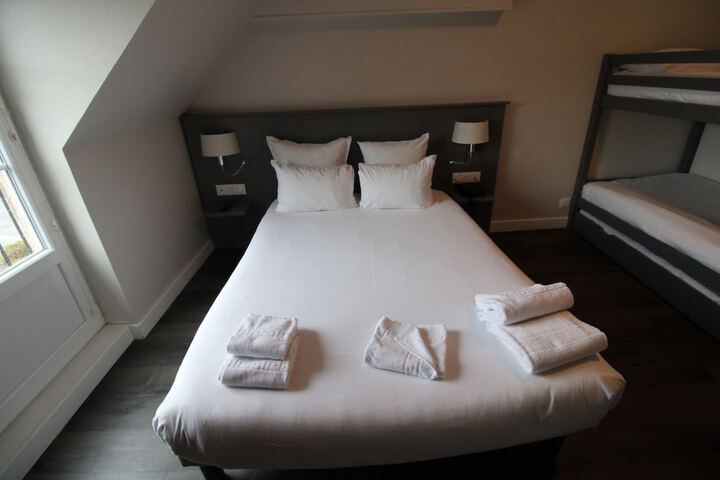 Room 27 of 69