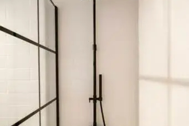 Room 9 of 12