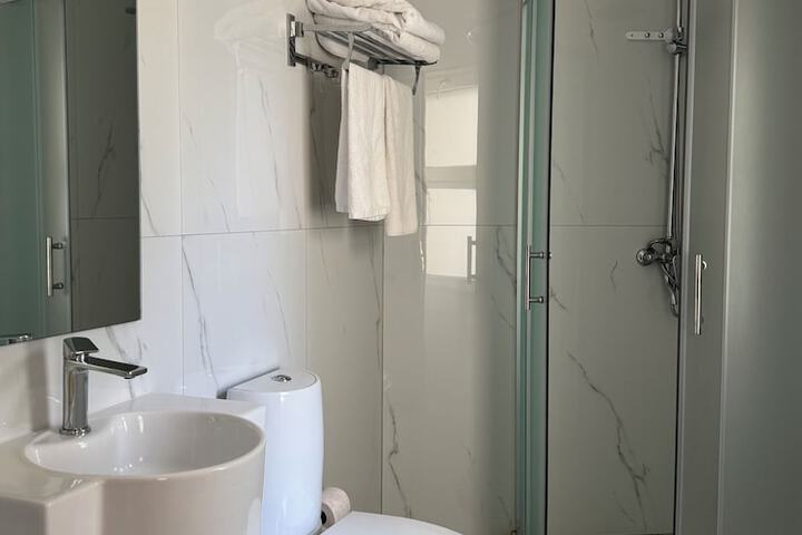 Room 34 of 66