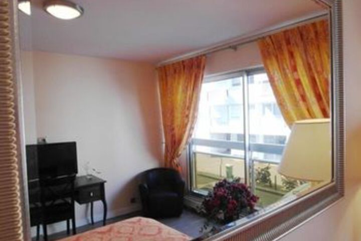 Room 8 of 14