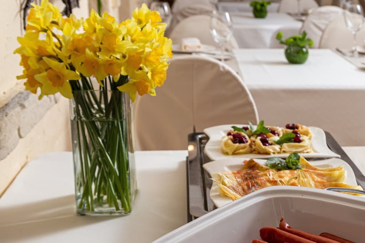 Breakfast/Coffee Service 80 of 105