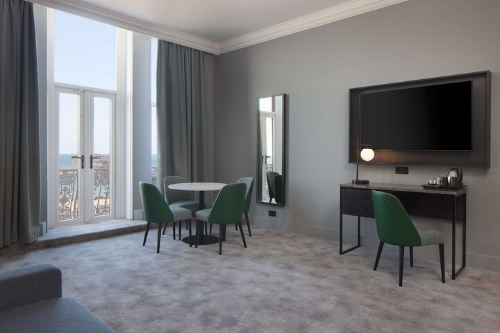 Room 7 of 182