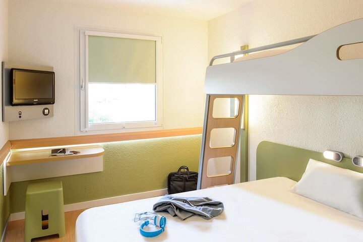 Room 6 of 24