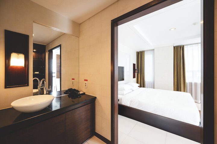 Room 77 of 151
