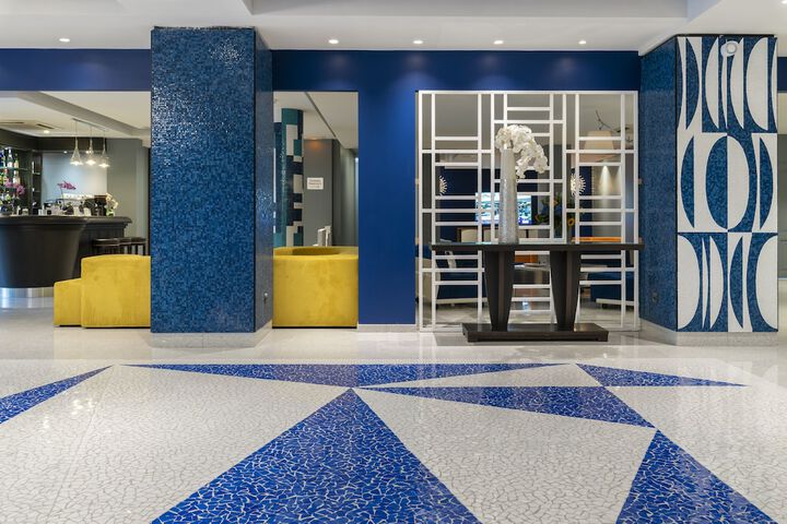 Entrance & Lobby