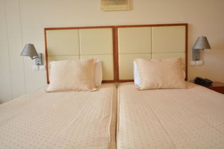 Room 6 of 30