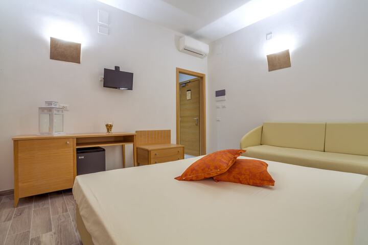 Room 33 of 71