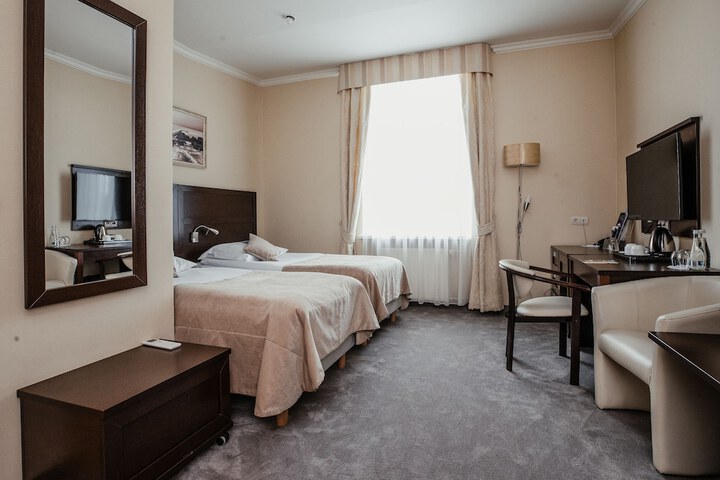 Room 15 of 36