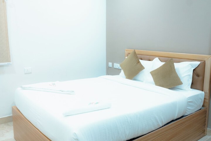 Room 3 of 20