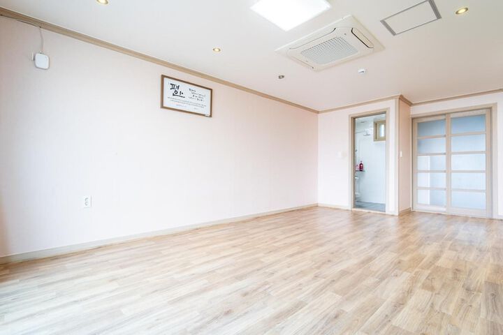 Room 2 of 59