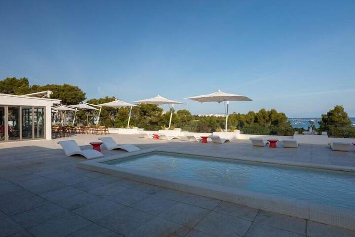 Hotel with Pool