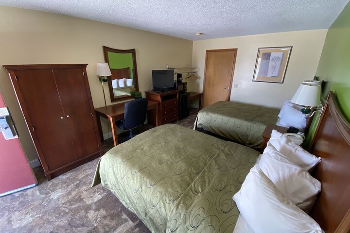 2 Double Beds Accessible (3 of 6)