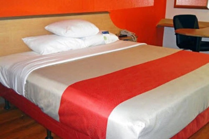 2 Double Beds (8 of 18)
