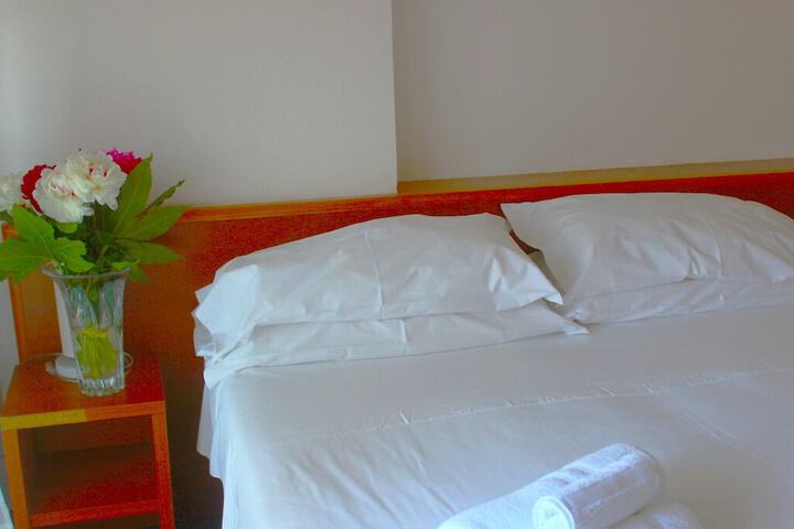 Room 7 of 24