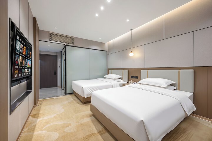 Room 8 of 16