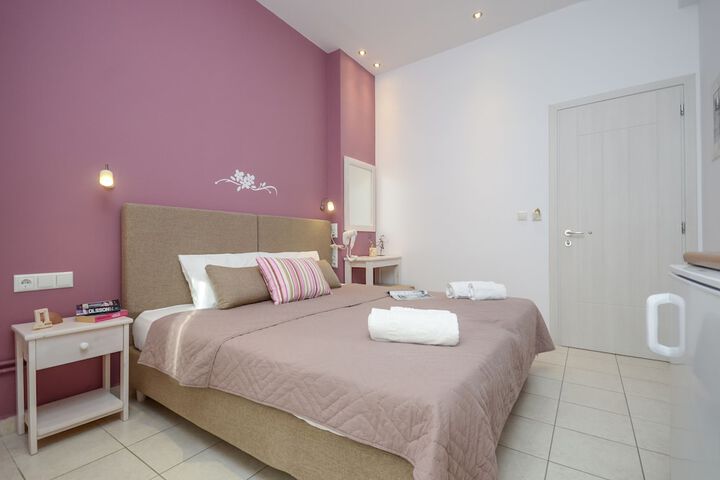 Room 10 of 68