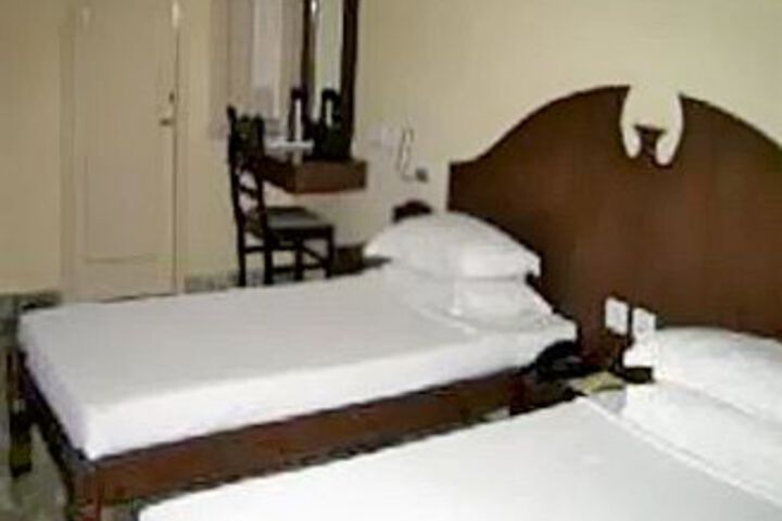 Room 3 of 8