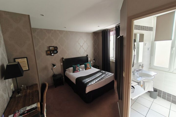 Room 16 of 44