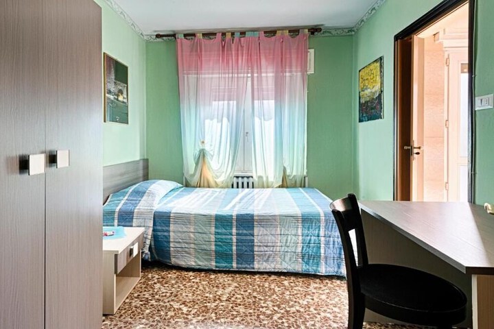 Room 17 of 31