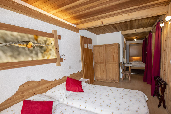Room 4 of 10