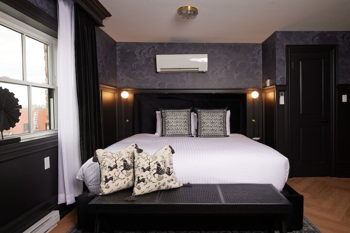 Grand Room 1 King Bed Balcony City View (16 of 48)