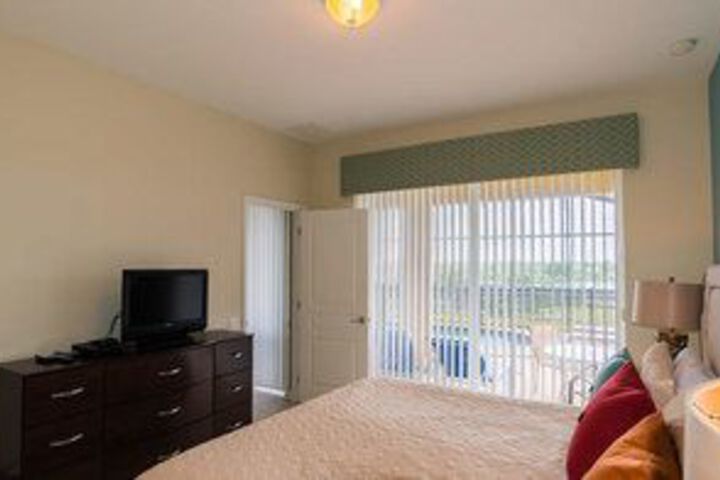 Room 12 of 20