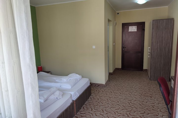 Room 9 of 62