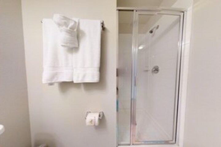 Room 2 of 16