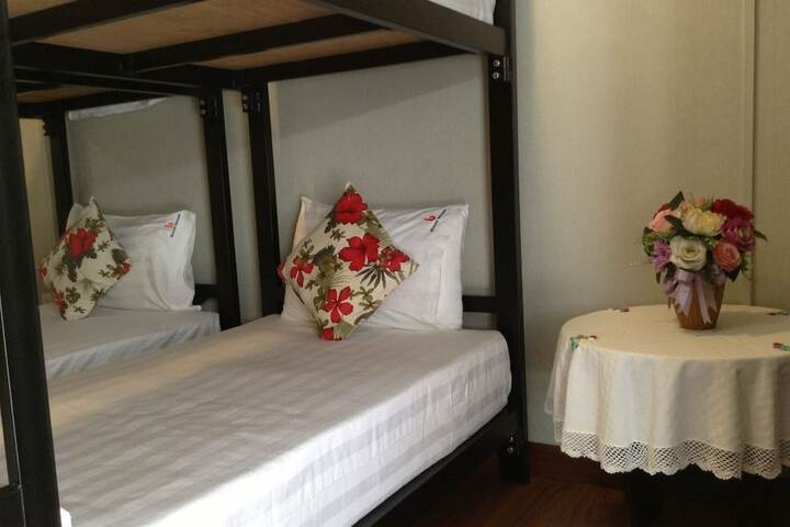 Room 5 of 92