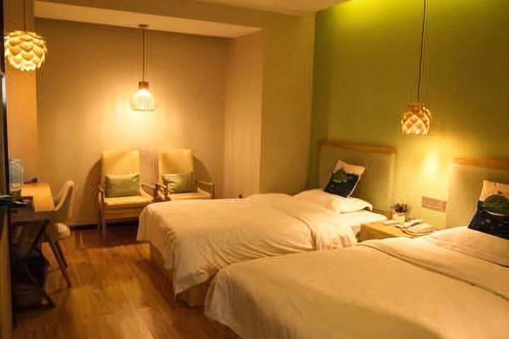 Room 2 of 10