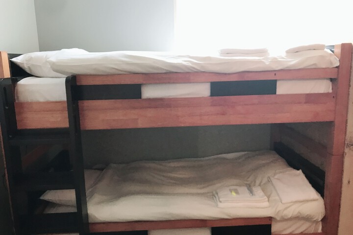 Room 8 of 139