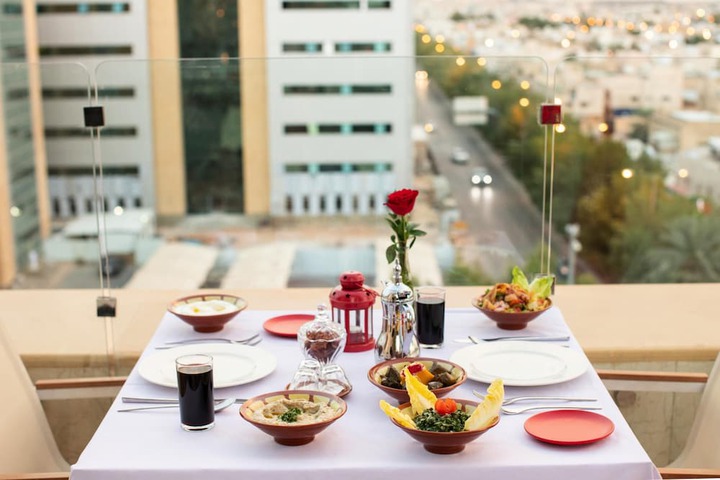 Dining 83 of 195