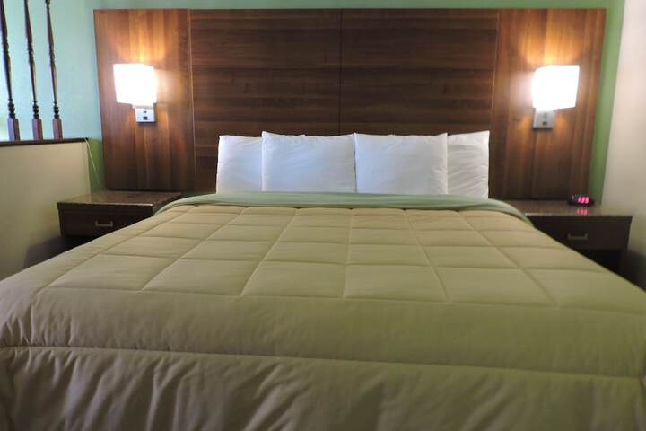 1 King Bed (8 of 15)