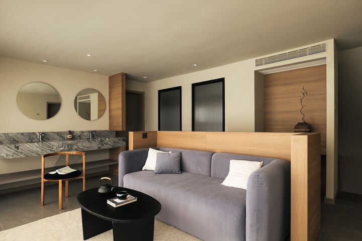 Room 107 of 158