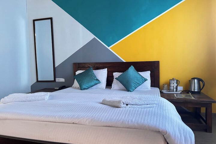 Room 4 of 9