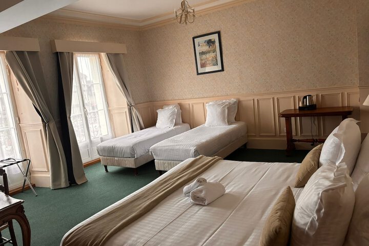Room 10 of 13