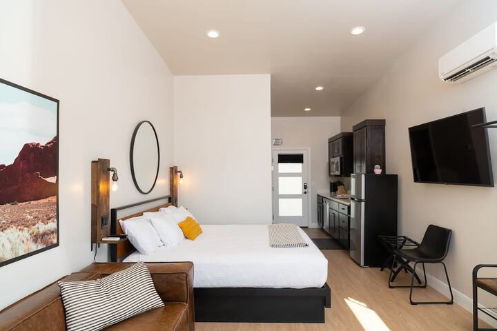 Room 4 of 65