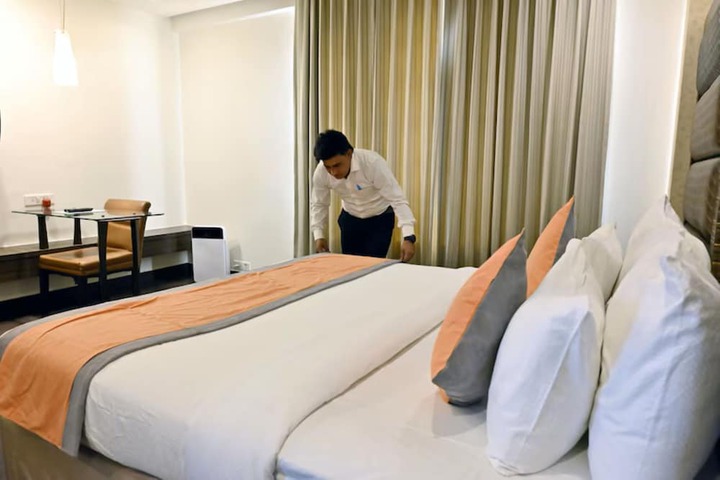 Room 10 of 21