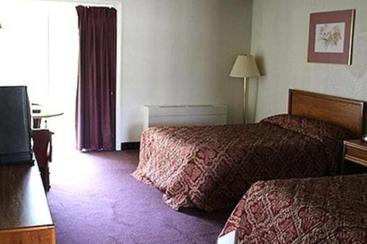 2 Double Beds (7 of 10)