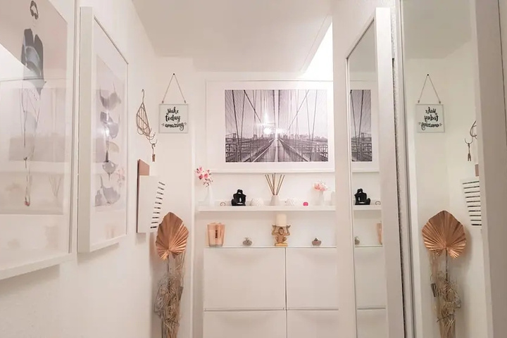 Room 8 of 12
