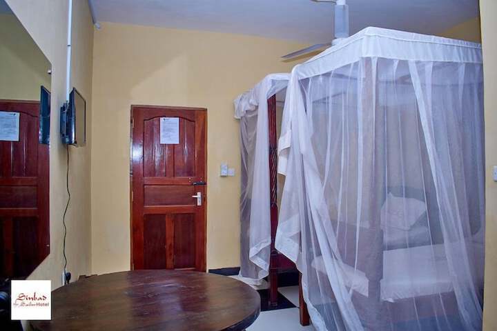 Room 14 of 33