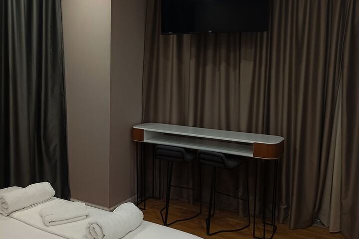 Room 8 of 30