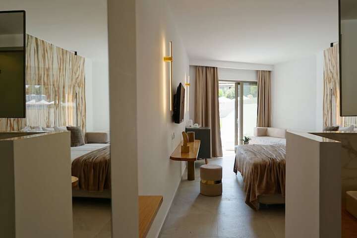 Room 35 of 184