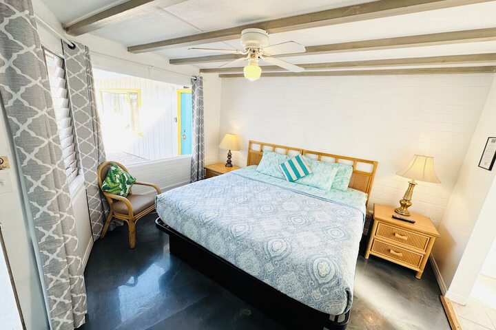 Studio King Bed Patio Kitchenette (23 of 51)