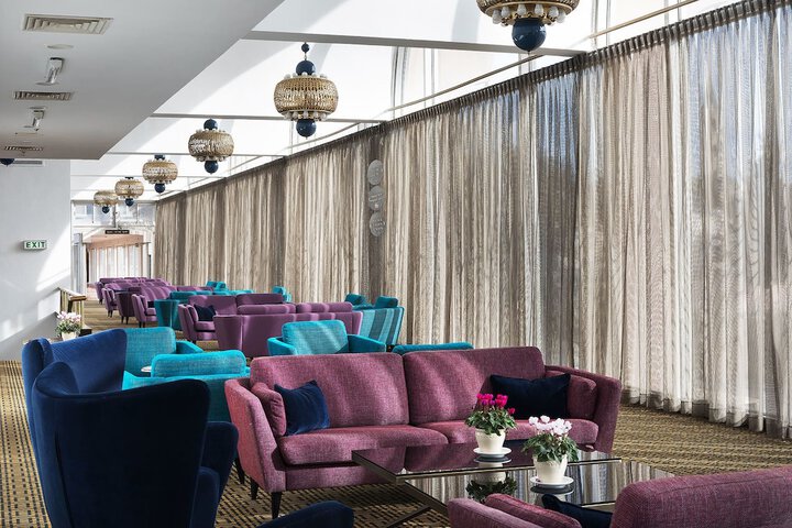 Entrance & Lobby