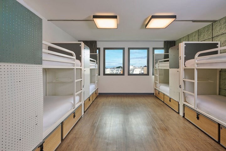 Room 12 of 72