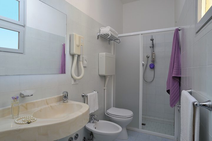 Room 15 of 19