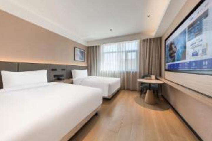 Room 6 of 7