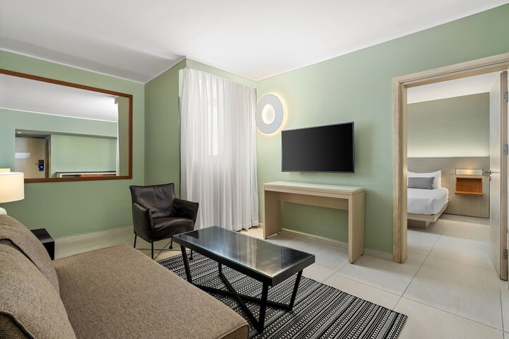 Room 37 of 81