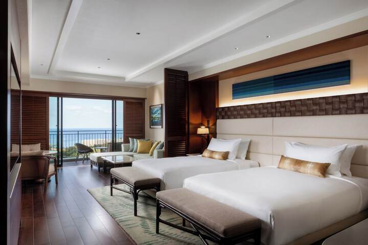 Room 4 of 103
